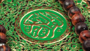 holy-quran-with-beads-over-wooden-background-close-2023-11-27-05-37-25-utc