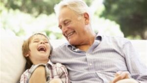 تربية الأحفاد.. صراعات لا تتوقف مع الآباء والأمهات