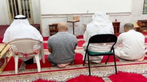 الصلاة جالسا