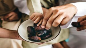 الحمد بعد الطعام والشراب.. مظهر الرضا والامتنان