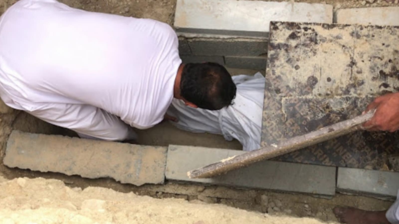 إكرام الميت دفنه.. قول لا يصح نسبه إلى رسول الله صلى الله عليه وسلم