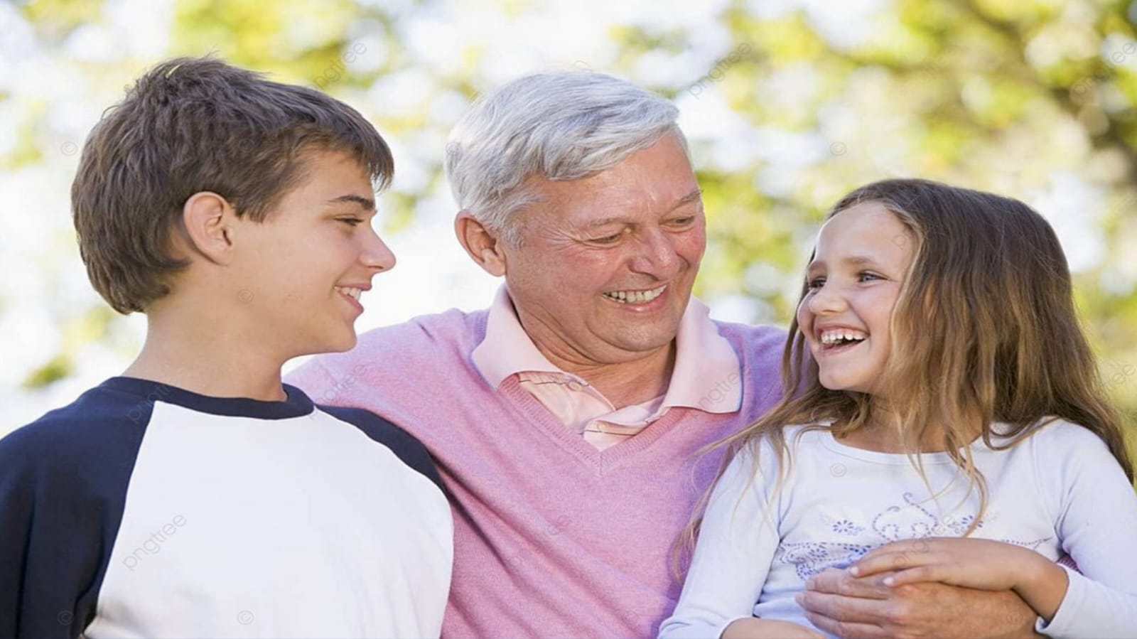 تخصيص الذكور بالاهتمام.. أزمة في علاقة الجد بأحفاده