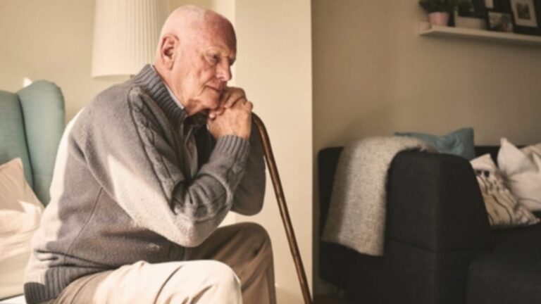 محاذير خاصة عند التعامل مع كبار السن