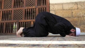 "سبحان ربي الأعلى" – تنزيه الله تعالى وإعلاء قدره