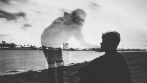 رؤية الميت في المنام بين الشوق والرسائل الخفية