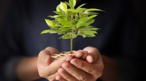 تصدَّق... فالملائكة تدعو لك