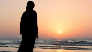 كيف تحافظين على حقوقك وعبادتك أمام تحكم الزوج المفرط