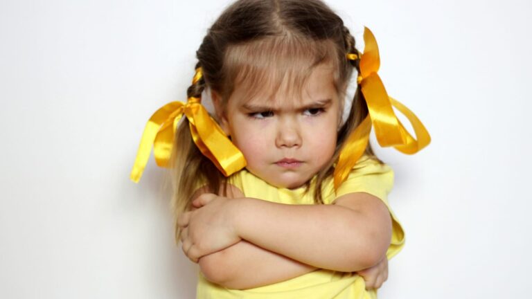 كيف أتعامل مع عناد الأبناء دون فقدان الصبر؟