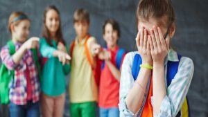 التنمر بين الفتيات.. جروح لا تندمل بسهولة