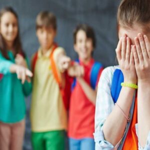 التنمر بين الفتيات.. جروح لا تندمل بسهولة