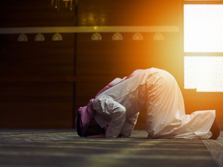 الخشوع… حياة القلب بين يدي الله