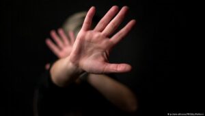 محاربة التحرش.. صون لكرامة المرأة وعفاف المجتمع