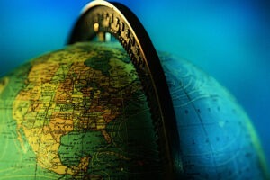 "ما بعد الحداثة".. جنوح إلى تفسير النصوص بعيدا عن الثوابت