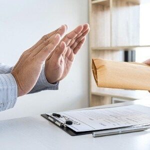 أخلاق الموظف بين الأمانة وحسن المعاملة