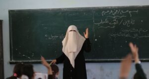 كيف تصبح المدرسة مصنعا لإعداد الأمهات القائدات؟