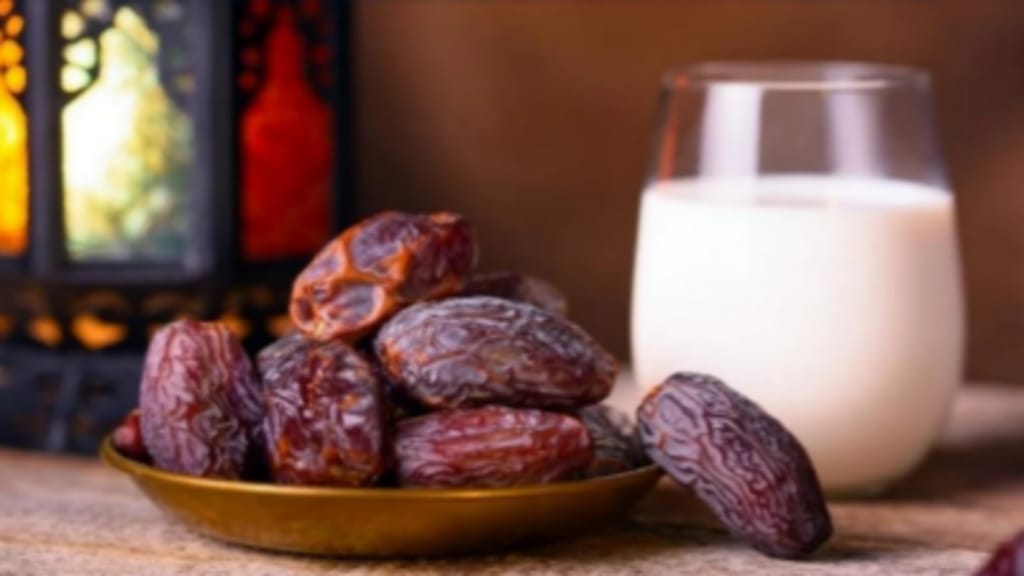 التمر واللبن يعملان على تعزيز الطاقة والصحة خلال الصيام؟