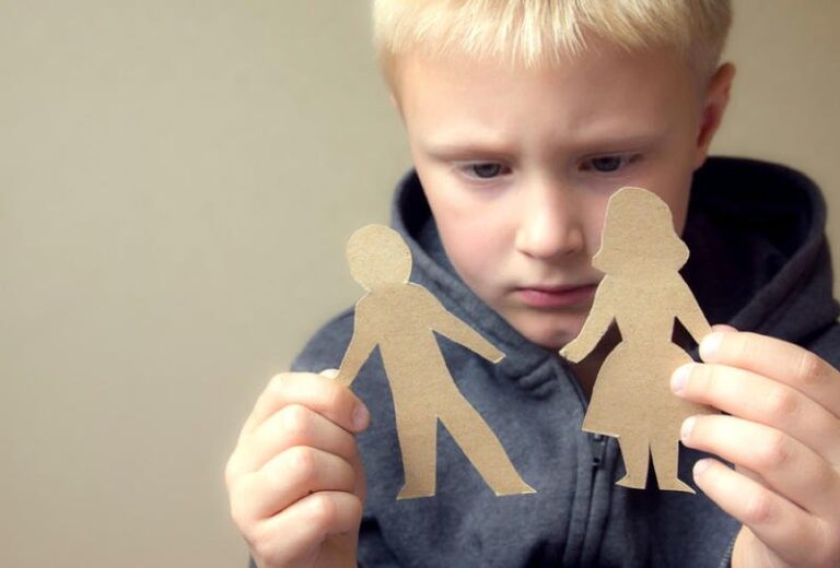 التعامل الواعي يخفف من حدة آثار الطلاق على الأطفال