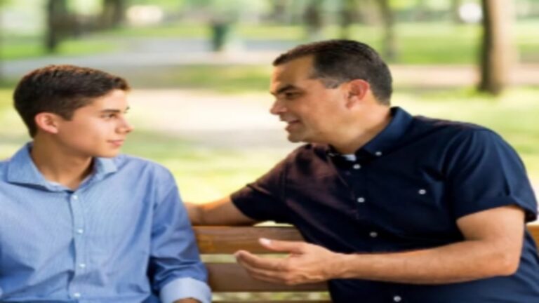 التواصل الفعال مع المراهقين يبدأ بالفهم العميق وتقدير المشاعر