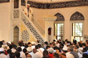 هيبة الكلمة وبصمة الصوت.. سر الحضور المؤثر على المنبر