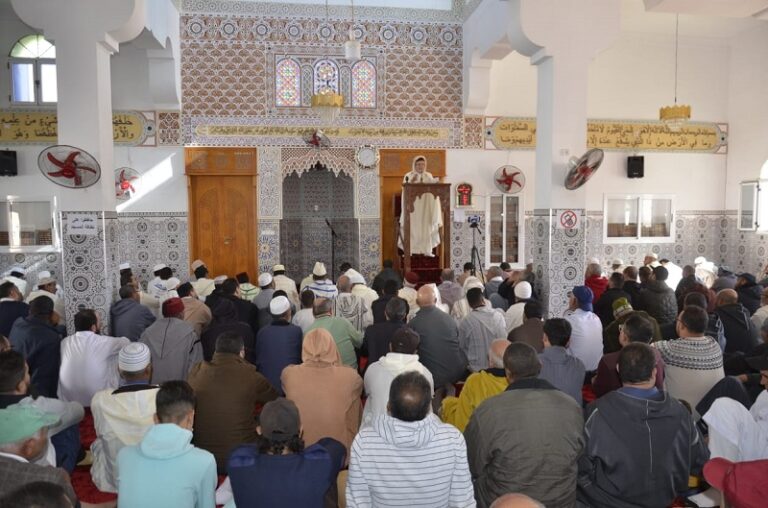 مظهر الخطيب.. كيف يخاطب الثوب قبل أن تتكلم الكلمات؟