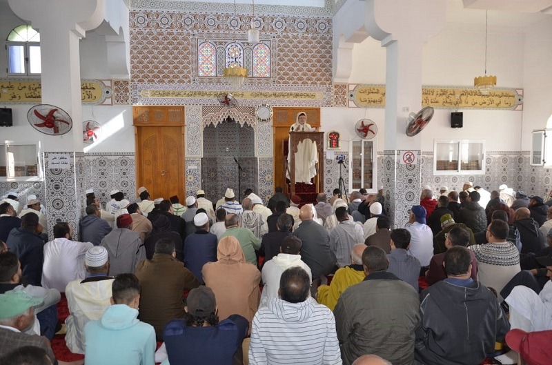 مظهر الخطيب.. كيف يخاطب الثوب قبل أن تتكلم الكلمات؟