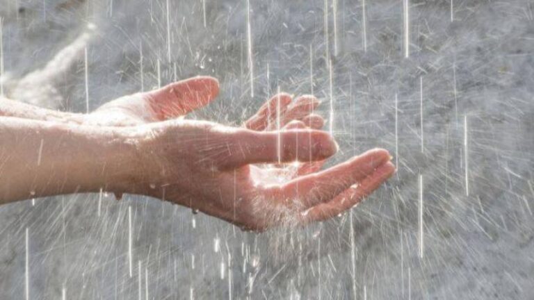 الدعاء عند نزول المطر.. اغتنام ساعات الإجابة