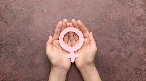 النسوية وهدم الأسرة.. حين يتحوّل البيت من مرفأ المودة إلى ساحة صراع