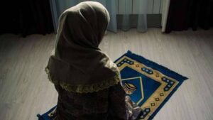 قضاء الحائض الصلوات الفائتة.. رؤية تخالف المألوف