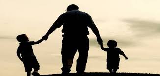 عودة الأب والرزق المُدَّخر: ماذا يعني حلم الزبيب القادم من سفر؟