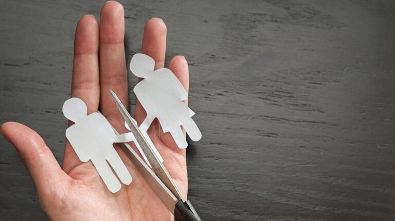 ألفة تضيق عن استيعاب المسافة