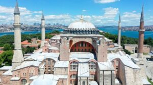 مسجد آيا صوفيا تاريخ عريق وتحول حضاري كبير