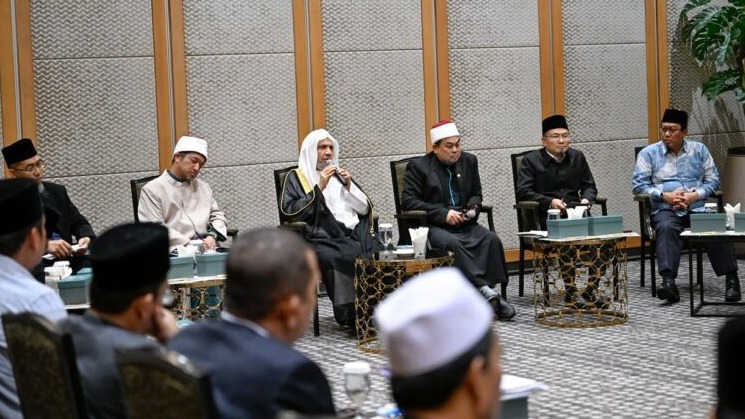 أمين عام رابطة العالم الإسلامي يجتمع مع كبار علماء ماليزيا