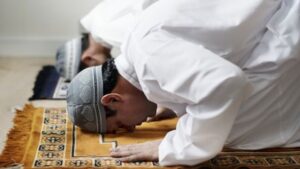 الجمع بين الصلاتين.. في السفر والمرض والمطر