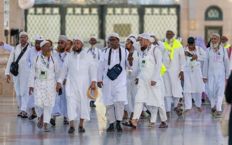 المدينة المنورة تبدأ في استقبال آلاف الحجاج