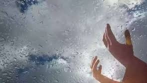 الدعاء عند نزول المطر يقرب المسلم من خالقه