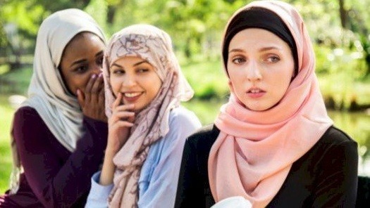 الغيبة والنميمة بين النساء