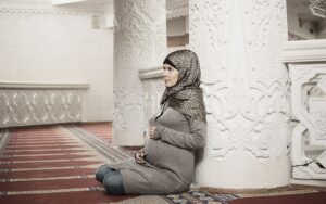 أحكام الحمل والولادة.. عبادة في ظلال الأمومة