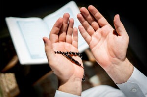 أعظم البر الدعاء للوالدين بعد الوفاة 