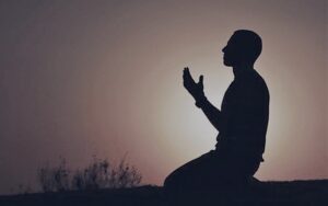 ضعف الوعي الديني لدى الشباب وأثره على الفكر والسلوك وبناء الشخصية