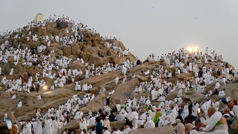 ﴿ثُمَّ أَفِيضُوا مِنْ حَيْثُ أَفَاضَ النَّاسُ﴾..