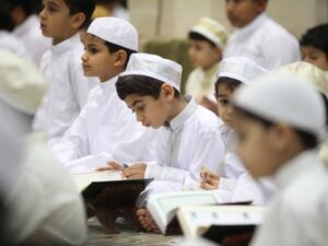 كيف نربي طفلا مسلما متوازنا في عصر التحديات؟