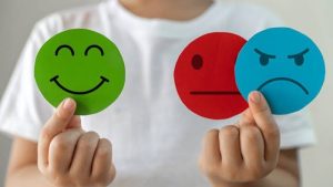 كلمات في الوجه تسبق اللسانَ.. كيف أتحكم في انفعالاتي أمام الناس؟