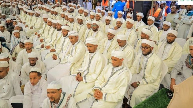 معهد «آل عمران» في إثيوبيا يحتفل بتخريج 124 طالبا وحافظا للقرآن